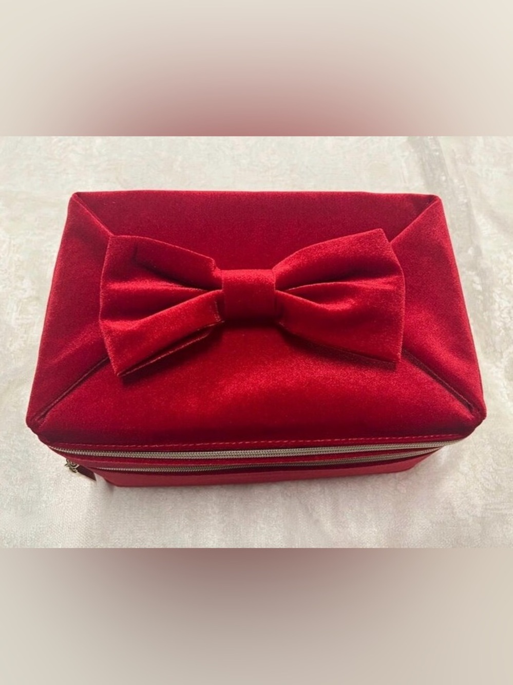 Estee Lauder Red Velvet Bow Cosmetic Case